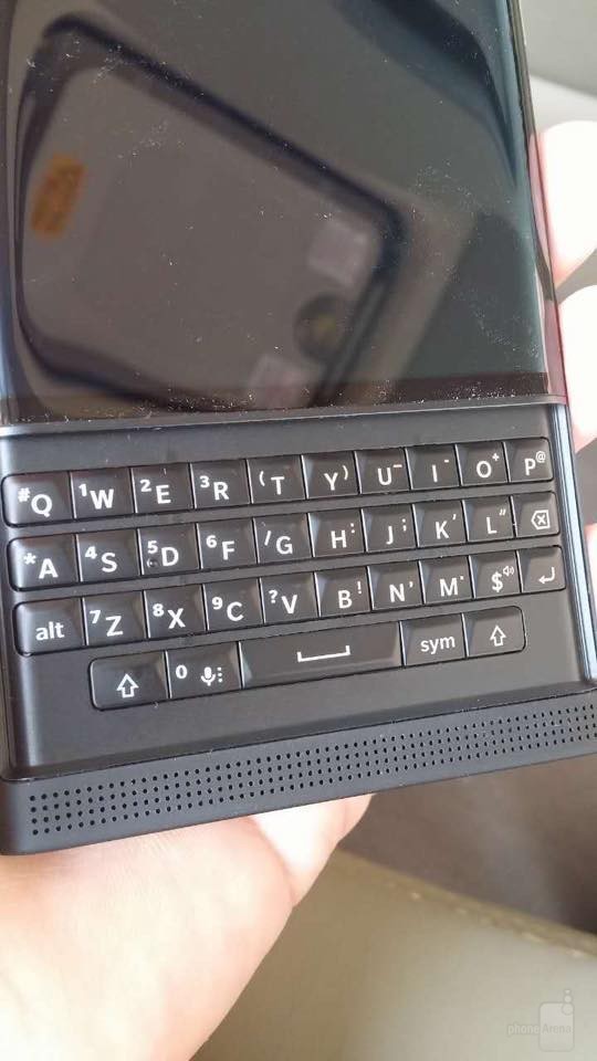 BlackBerry-Venice-slider (3)