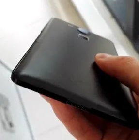 Earlier-leaked-alleged-Nexus-5-images