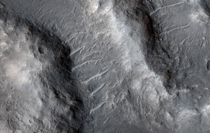 منطقه Ares Vallis یک کانال مخصوص در مریخ به حساب می‌آید که یکی از مکان‌های معروف این سیاره است. با این کانال به راحتی می‌توان مسیرهای مختلف را پیدا کرد. روزگاری در این کانال سیل‌های مصیبت‌باری جاری می‌شده است.
