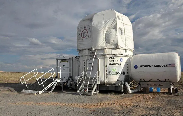 Deep-space-habitat