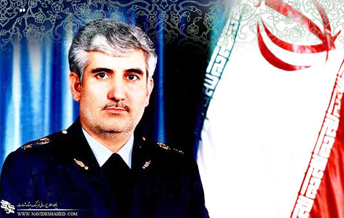 منصور ستاری، پدر سورنا ستاری؛ فرمانده‌ی نیروی هوایی ایران بود