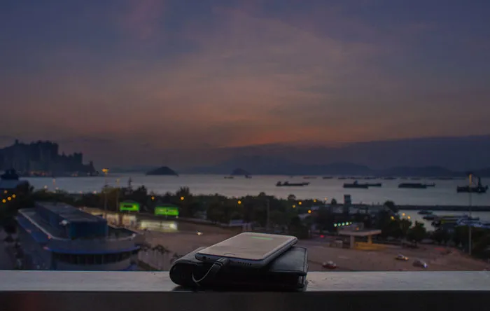 nomad-wallet-iPhone-battery