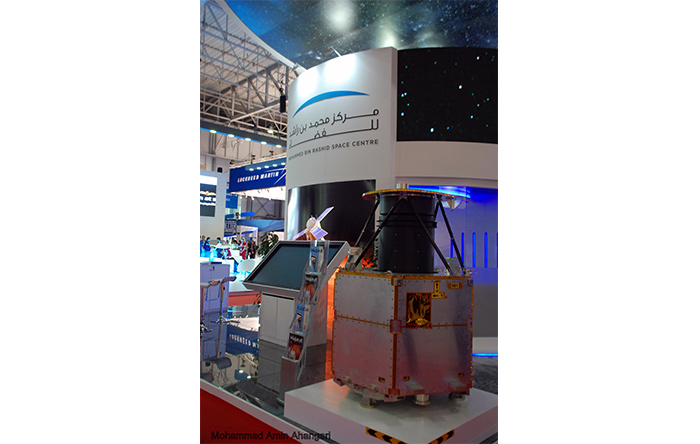 ماهواره سنجشی khalifasat که ادعا می‌شود به صورت کامل در امارات متحده عربی ساخته شده است.