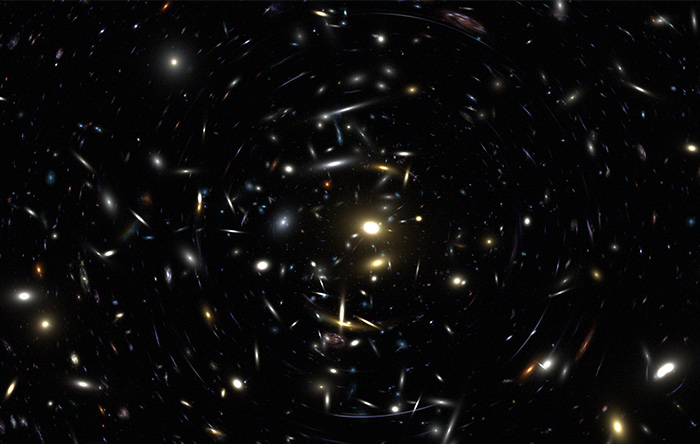 عدسی‌های کیهانی ابزارهای بسیار خوبی برای رصد کهکشان‌های بسیار دوردست و کم‌نور هستند