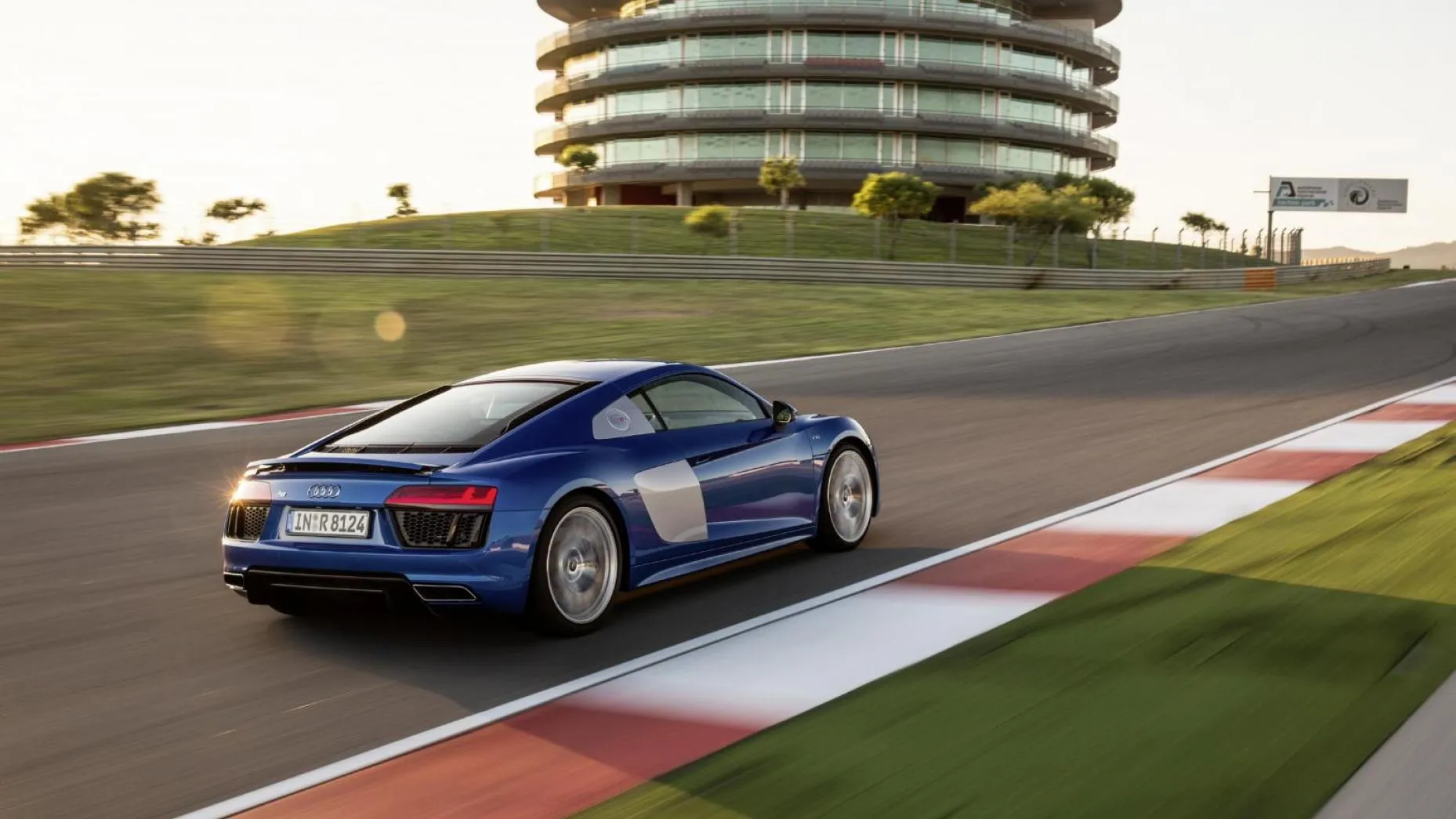 2-Audi R8 V10 Plus 602bhp, 201mph