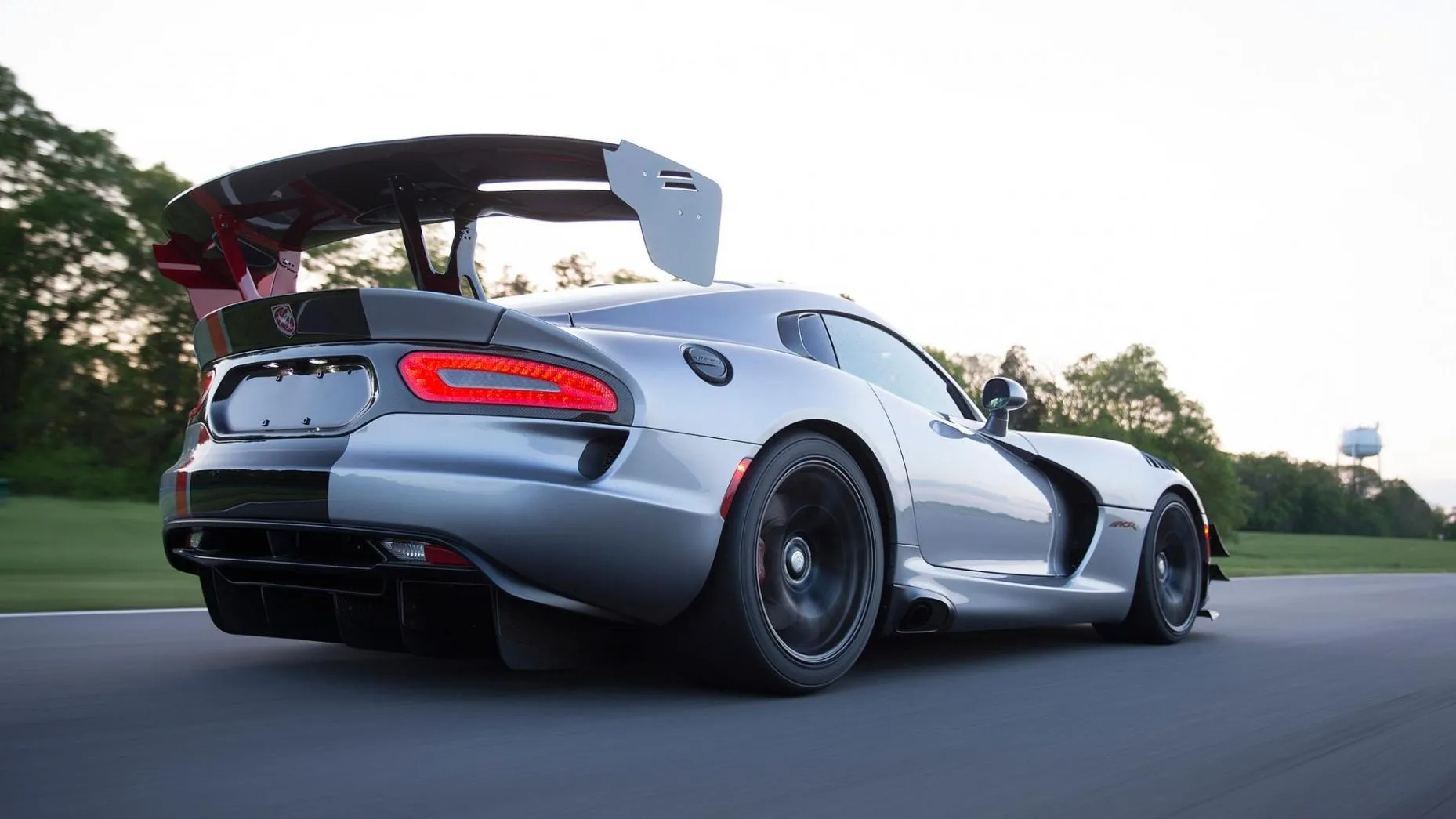 5-Dodge Viper ACR 650bhp, 177mph