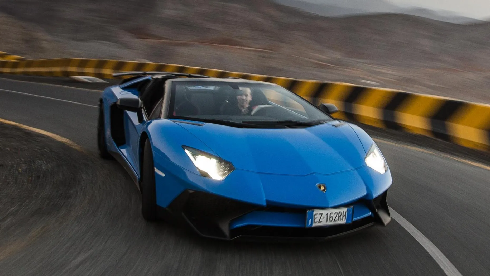 9-Lamborghini Aventador LP750-4 SV Roadster