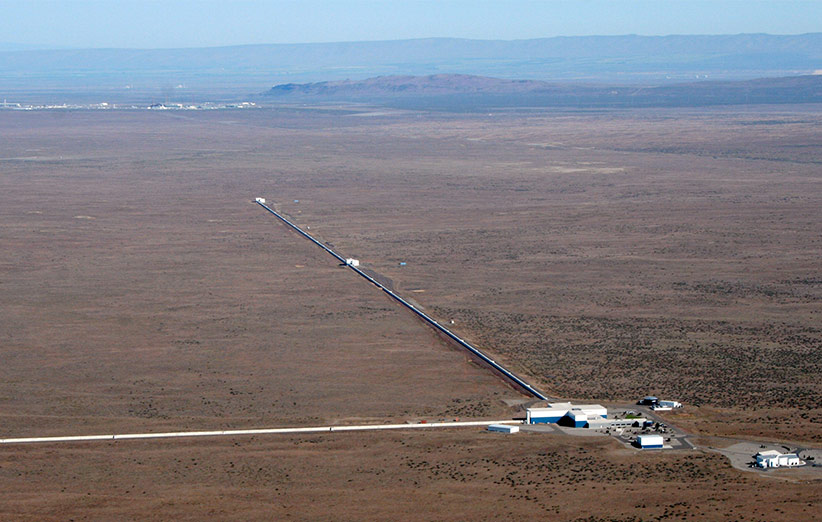 رصدخانه‌ی لایگو دارای دو بازوی بلند ۴ کیلومتری است