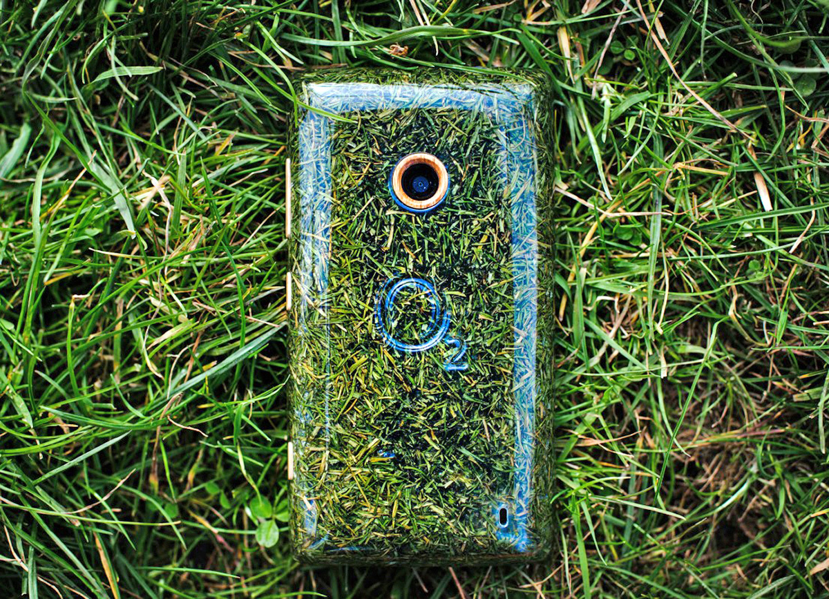 2-o2-grass-phone-1