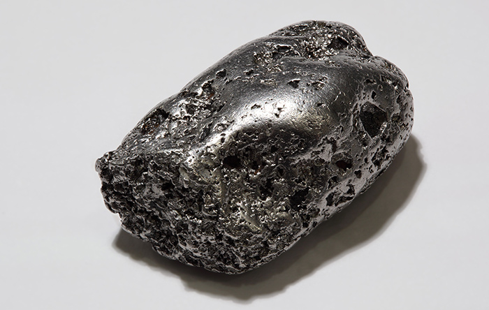 آهن طی میلیون‌ها سال، راه خود را از میان صخره‌های سخت به مرکز زمین باز کرده است.