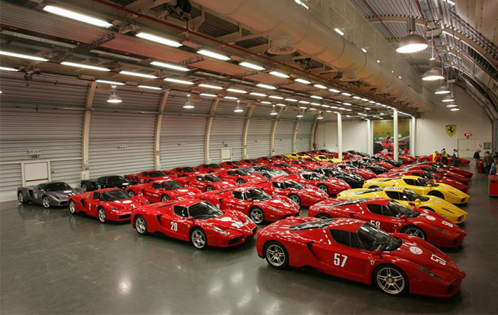 سلطان برونئی صاحب صدها خودروی لوکس است.