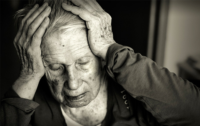 آلزایمر یک بیماری شایع در افراد مسن است که در موارد شدید به فراموشی حاد منجر می‌شود.