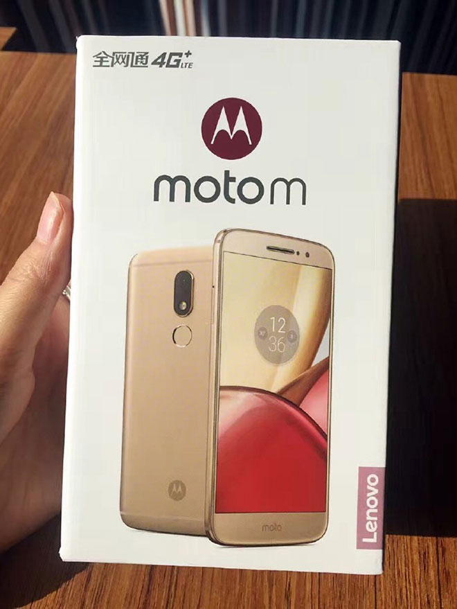 1-new-images-of-the-motorola-moto-m-and-the-retail-box-surface
