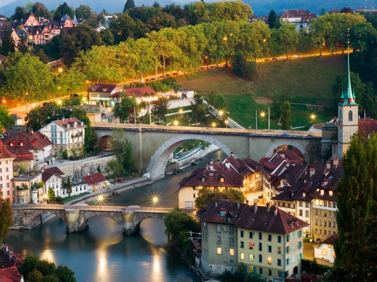 4 – سوییس: کشور سوییس از نظر میزان تحصیلات رده‌ی بالایی دارد و از نظر سلامت هم بسیار مهم است. 