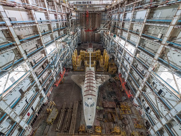 1-Abandoned_Soviet_space_shuttles__Kazahstan_2015