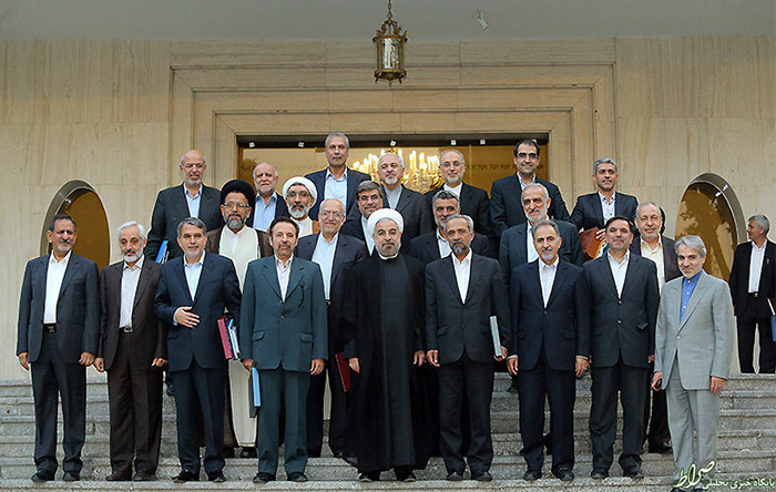 دولت روحانی موفق به کسب توافق هسته‌ای شده و حالا امیدوار است با رفع تحریم‌ها، وضعیت اقتصادی کشور را دگرگون کند