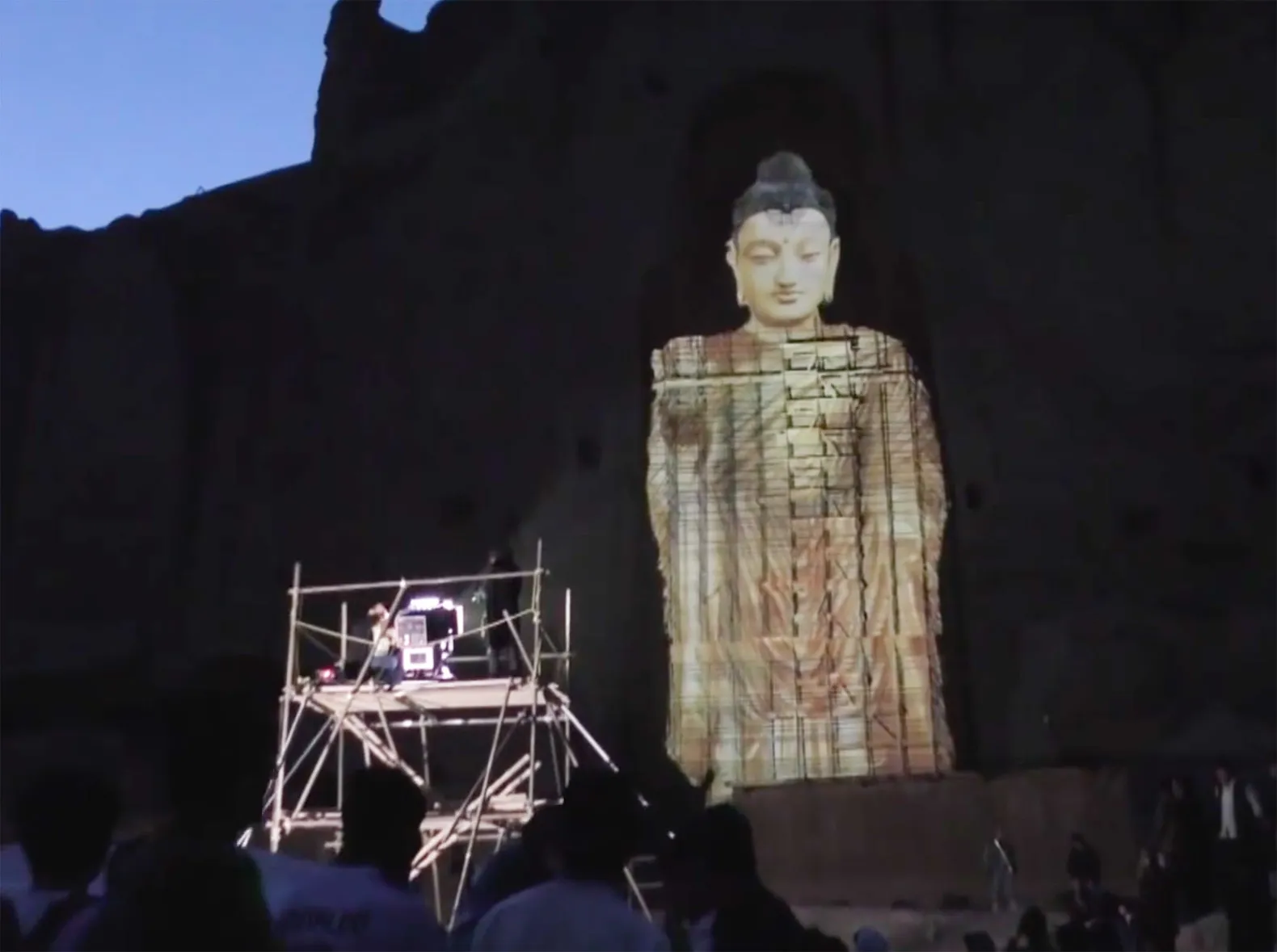 5-hologram-buddha-statues-1