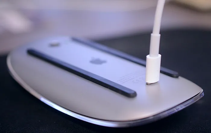 Apple_Magic_Mouse_Bad_Design