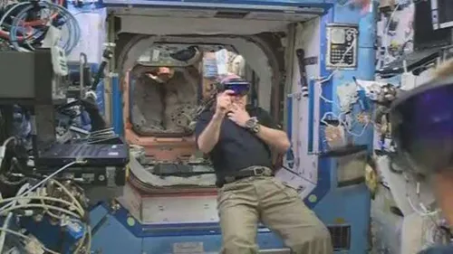hololens-scott-kelly-ISS-RoboRaid-VR-AR-Microsoft-headset_-2