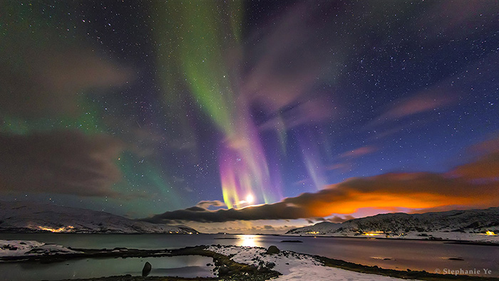 «دنباله‌ی شفق قطبی» برنده‌ی جایزه‌ی اول بخش زیبایی آسمان شب شده و توسط استفانی یی از شمال نروژ گرفته شده است.