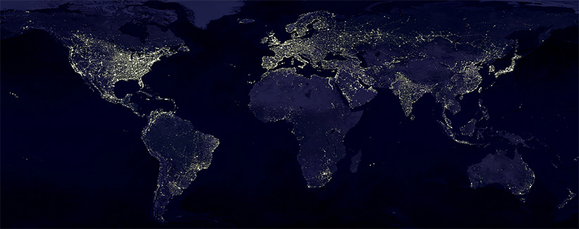 نور مصنوعی شهرهای ما باعث شده‌اند نتوانیم منظره‌ی ستارگان آسمان شب را ببینیم. آلودگی در اروپا و آمریکای شمالی بیشترین حد و در آفریقا خیلی کم است.