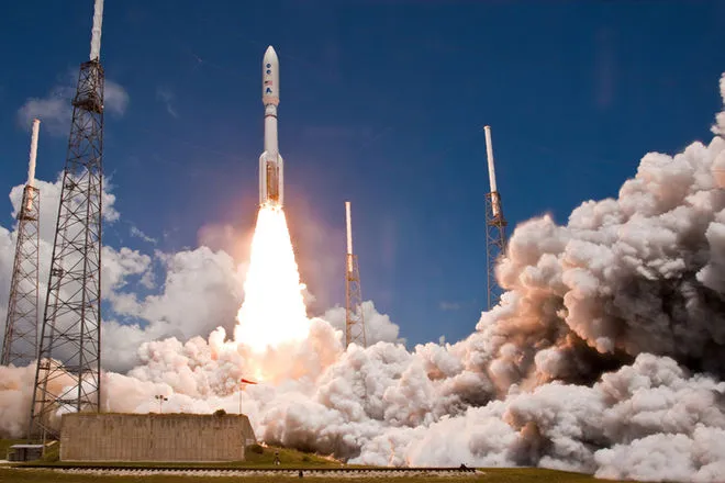 juno-lightning-towers-ula