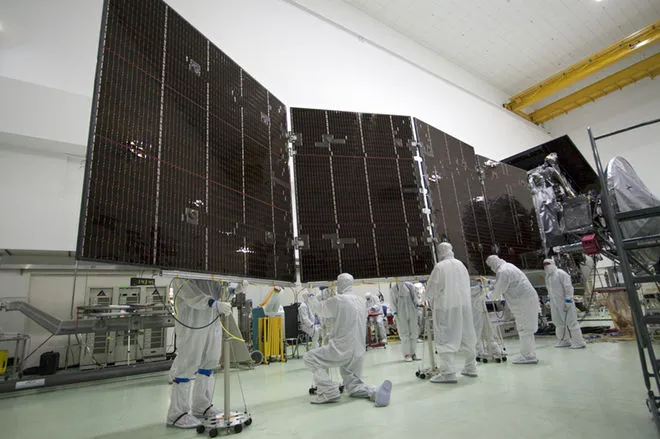 juno-solar-array-stowing