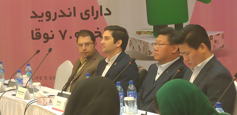 مسئولان ال‌جی در جریان برگزاری مراسم معرفی رسمی LG V20 در ایران