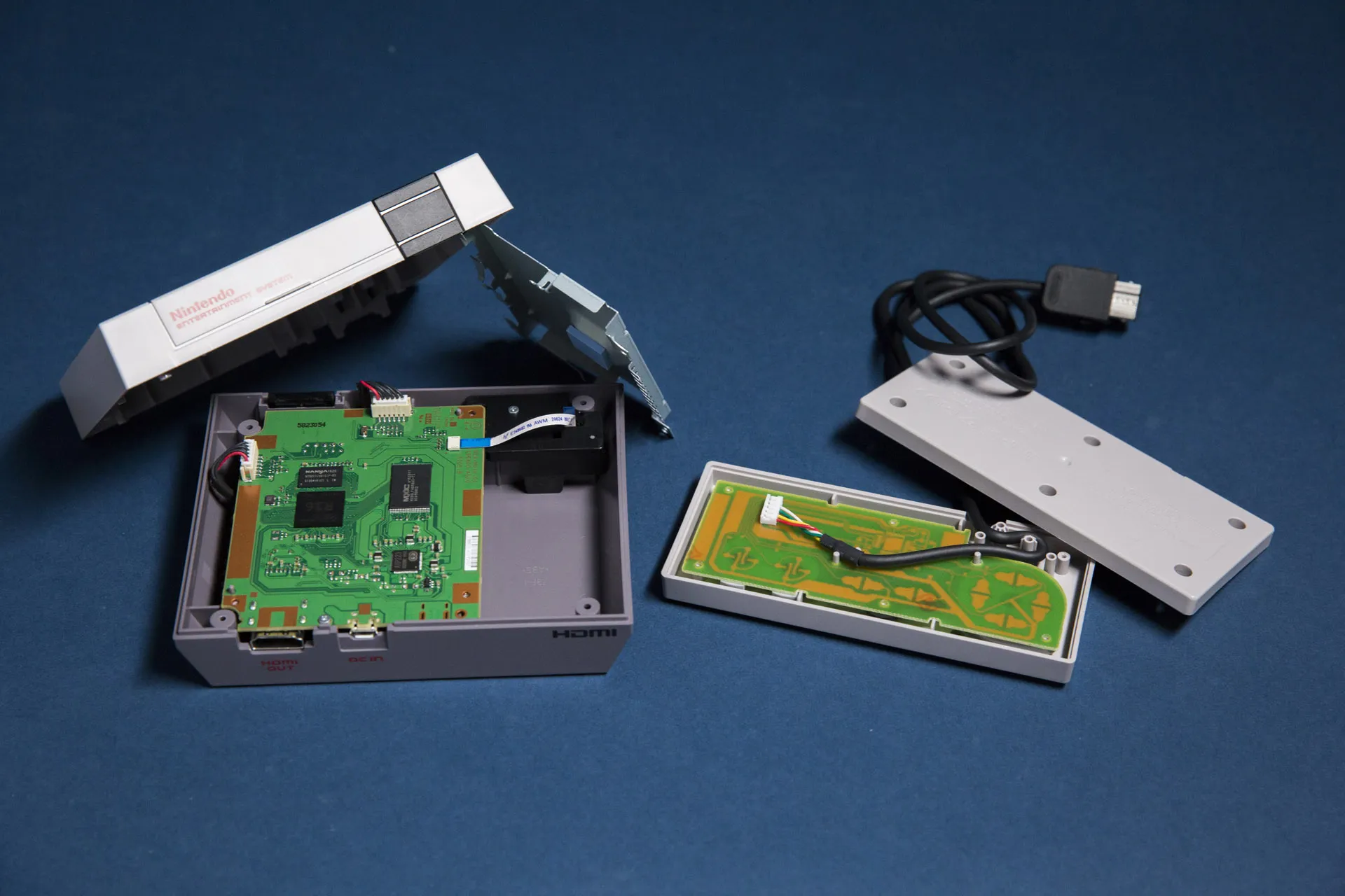 NES Classic Teardown Polygon (10)