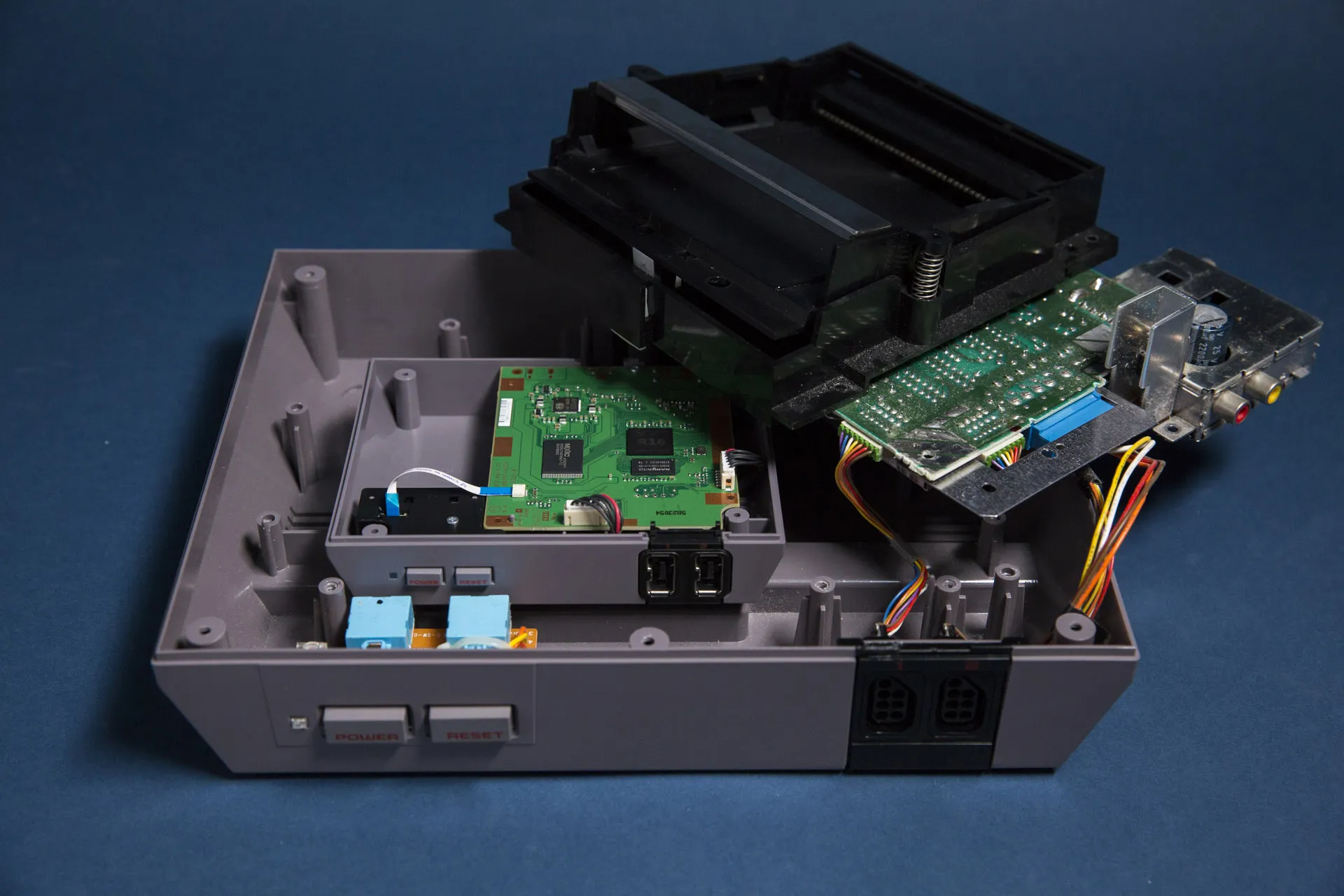 NES Classic Teardown Polygon (16)