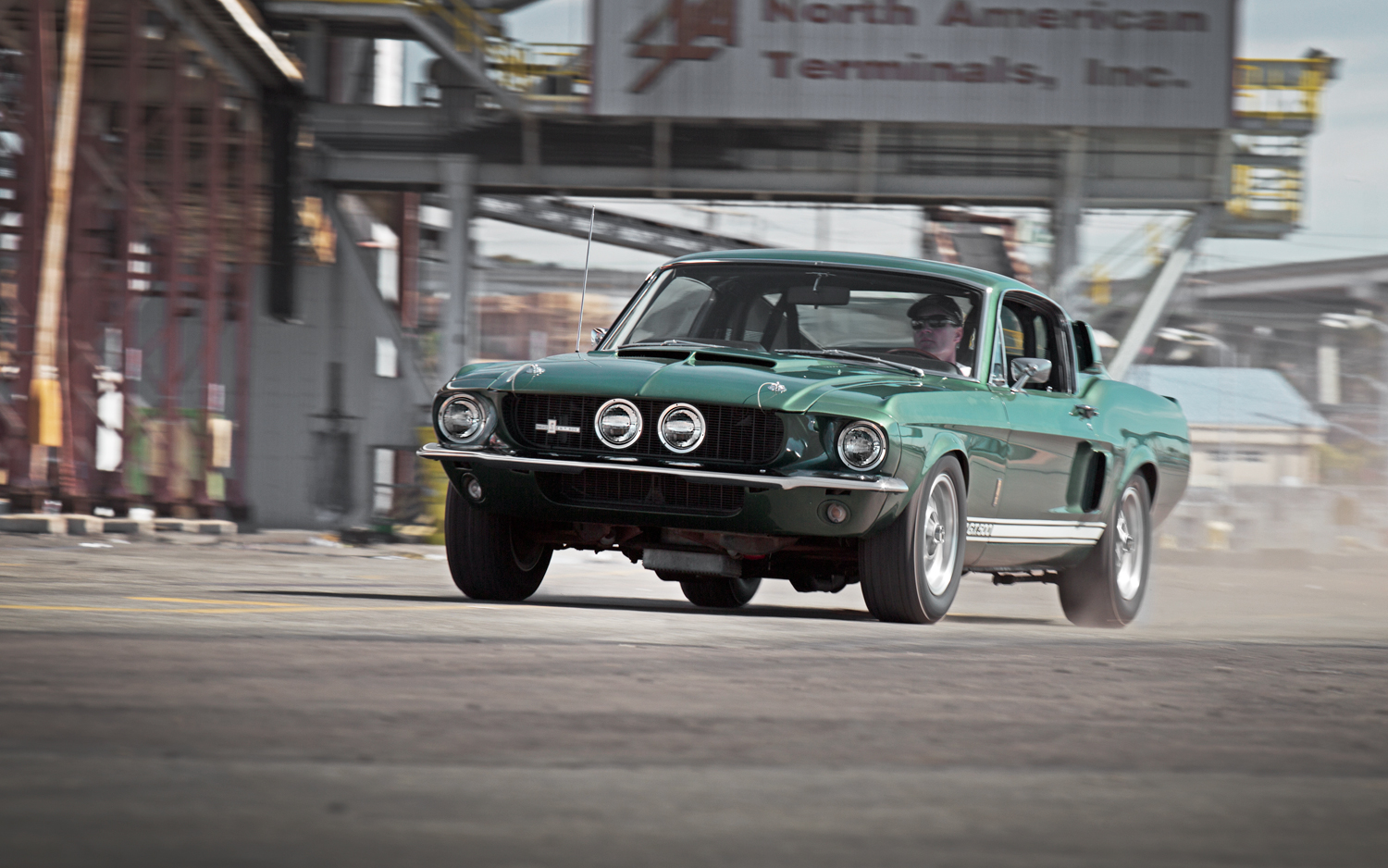1967-Shelby-GT500-front-three-quarter-turn