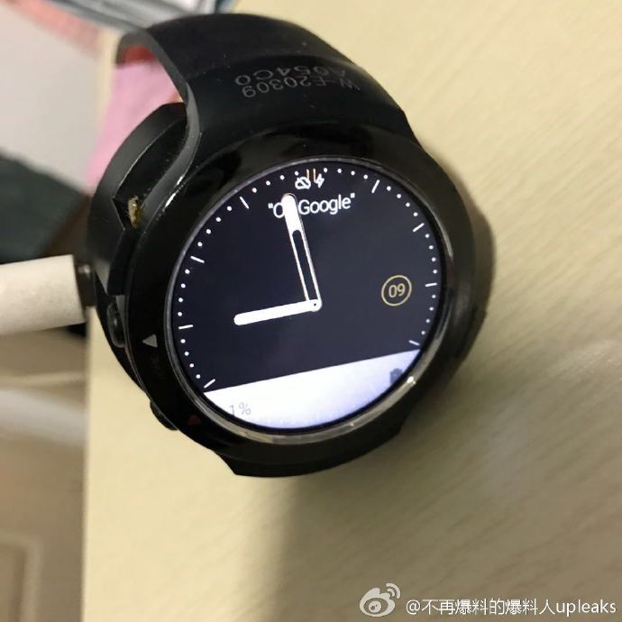 Leaked-images-of-the-HTC-Halfbeak-smartwatch (1)