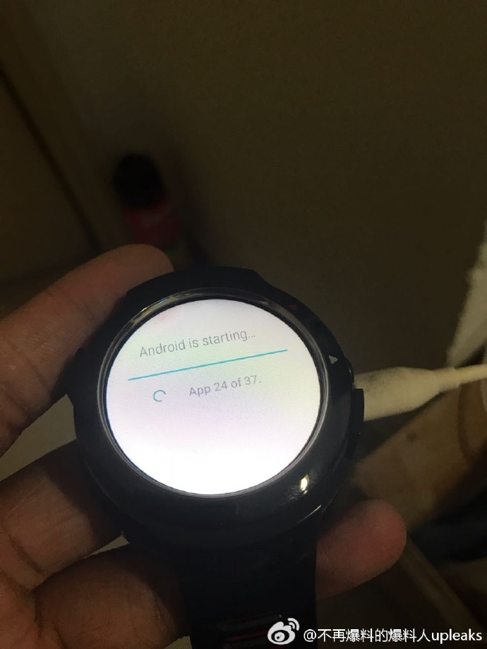 Leaked-images-of-the-HTC-Halfbeak-smartwatch