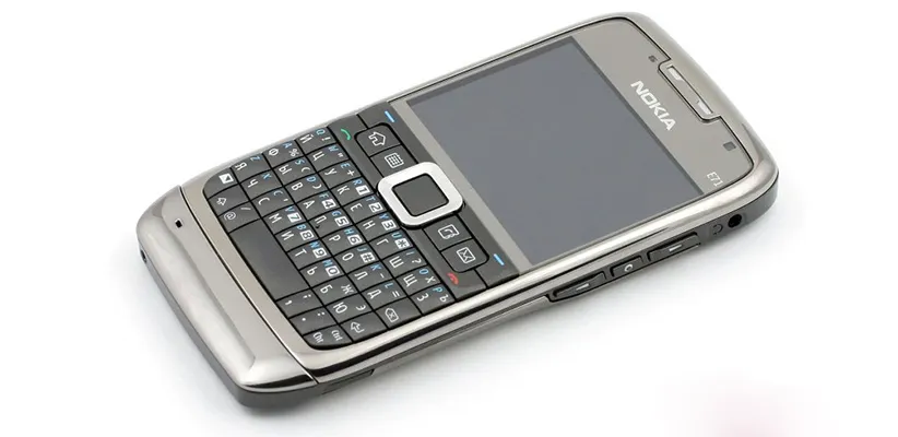گوشی موبایل نوکیا e71