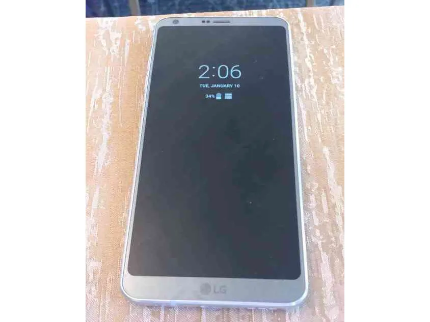 New-photos-seemingly-show-the-LG-G6-in-the-wild (1)