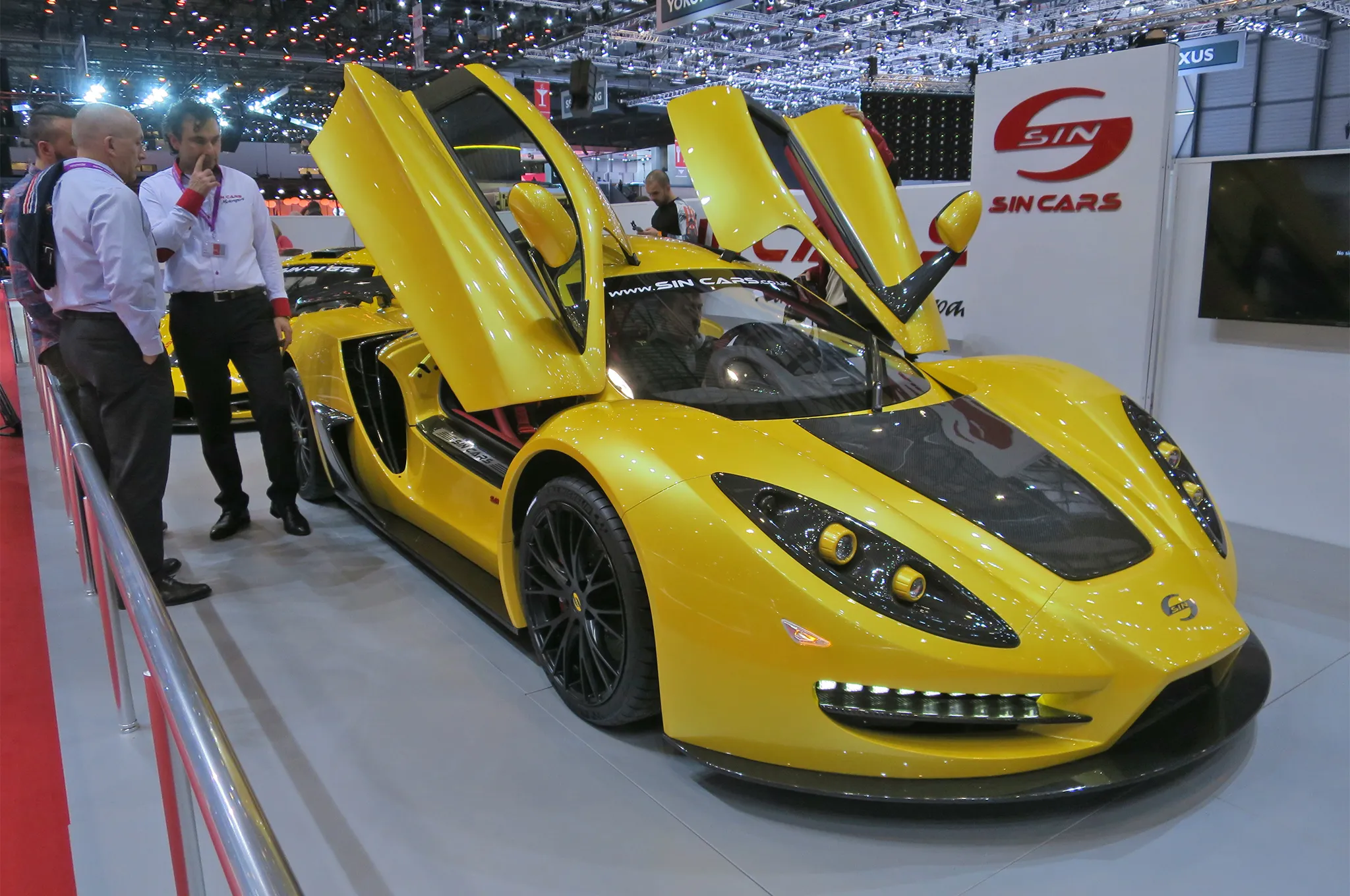 Sin-R1-550-front-three-quarter