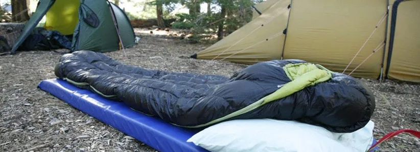 کیسه خواب از وسایل ضروری طبیعت‌گردی