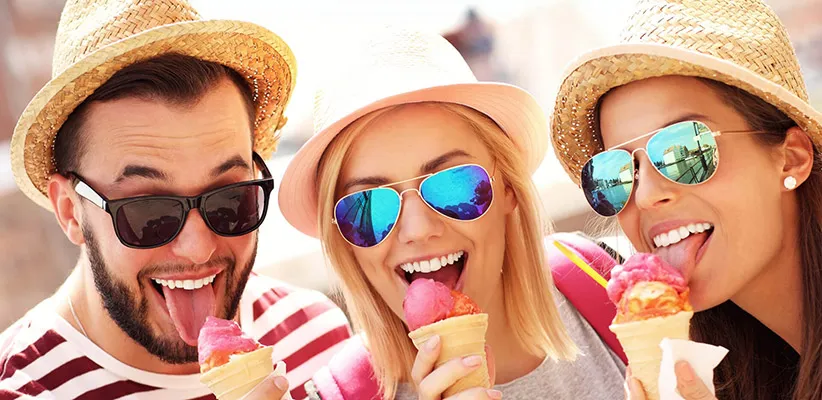 راهنمای حفظ سلامت و زیبایی در سفر - عینک آفتابی