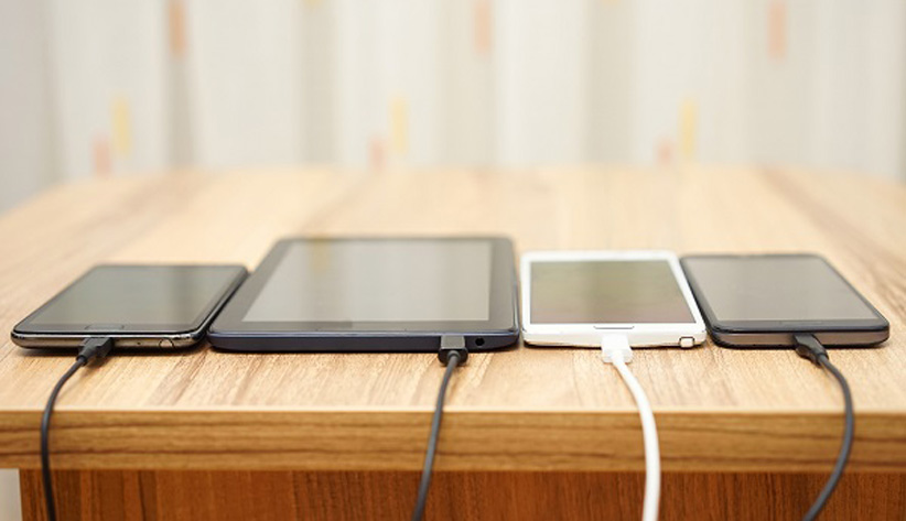 چرا نباید باتری گوشی موبایل را شبانه شارژ کنید