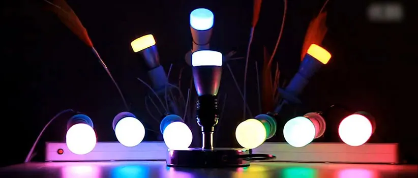 7 هدیه ارزان برای گجت‌بازها - لامپ هوشمند