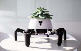 ربات مراقبت گیاهان