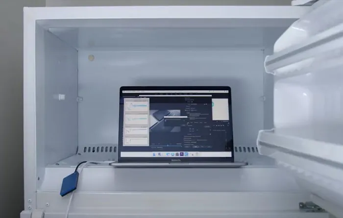 مکبوک پرو ۲۰۱۸ در فریزر