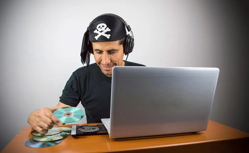 دانلود غیرقانونی فیلم و سریال