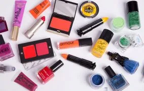 رنگ لوازم آرایش