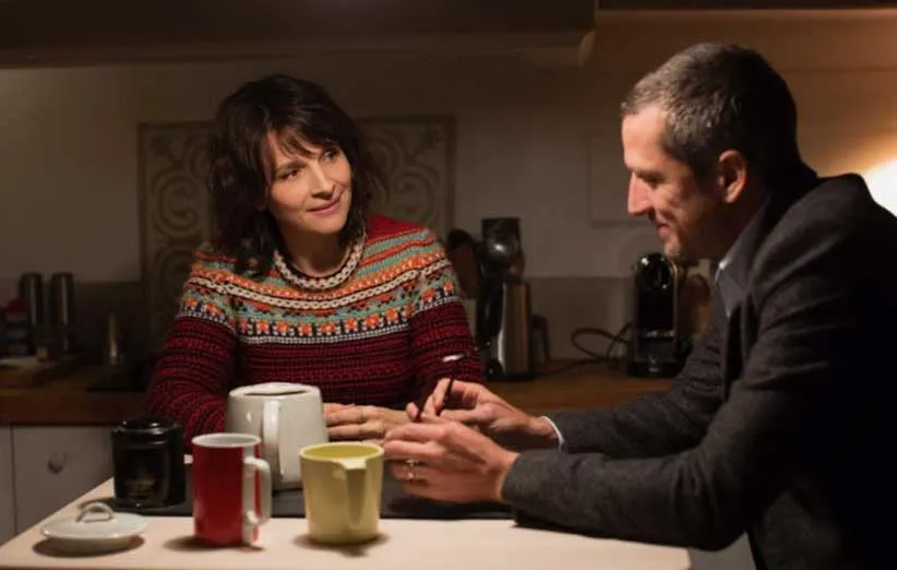 فیلم زندگی های دوگانه الیویه آسایاس