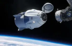 دراگون سرنشین‌دار