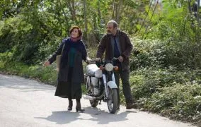 نقد فیلم بنفشه آفریقایی