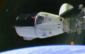 دراگون سرنشین‌دار