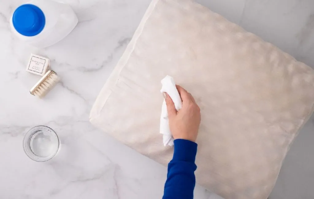 شستن بالش با مواد طبیعی