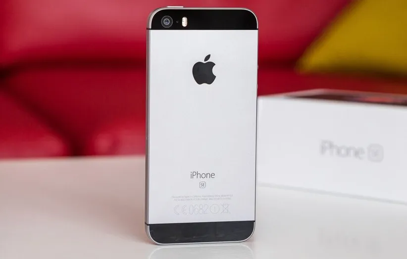 آیفون SE